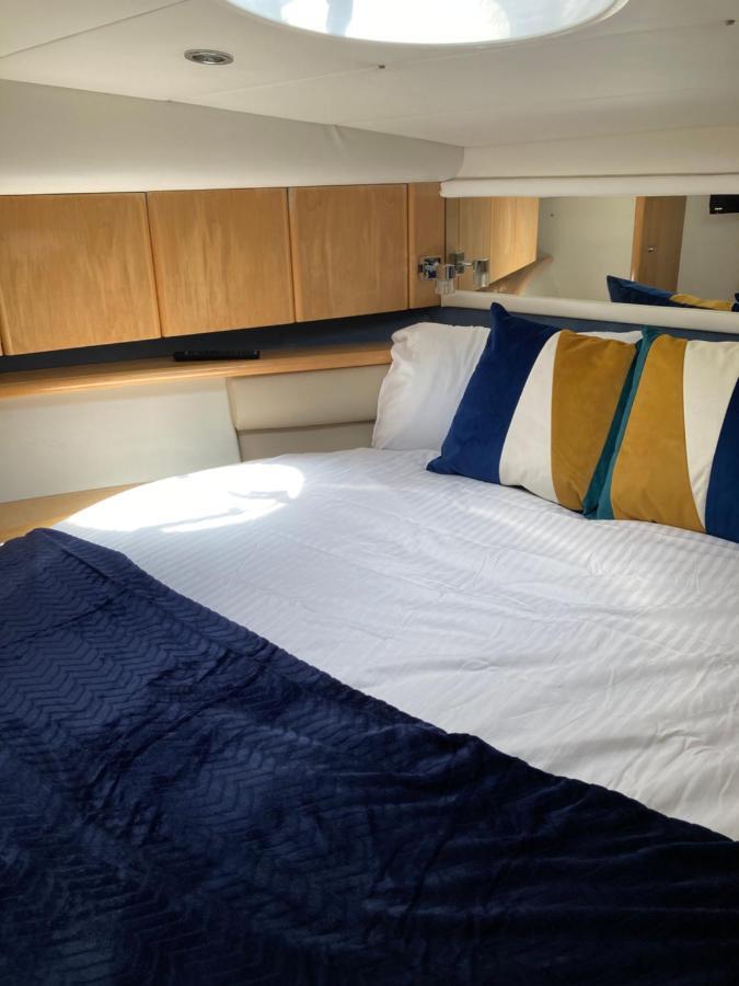 Entire Boat At St Katherine Docks 2 Available Select Using Room Options لندن المظهر الخارجي الصورة