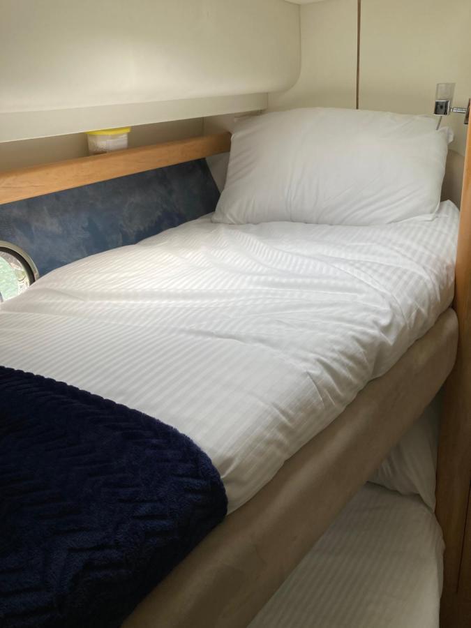 Entire Boat At St Katherine Docks 2 Available Select Using Room Options لندن المظهر الخارجي الصورة
