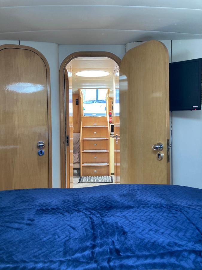 Entire Boat At St Katherine Docks 2 Available Select Using Room Options لندن المظهر الخارجي الصورة