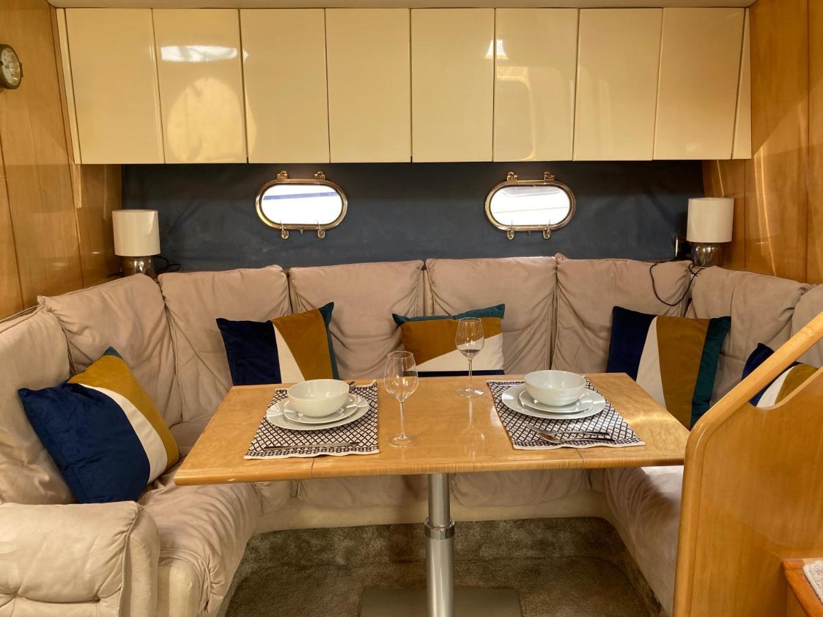 Entire Boat At St Katherine Docks 2 Available Select Using Room Options لندن المظهر الخارجي الصورة