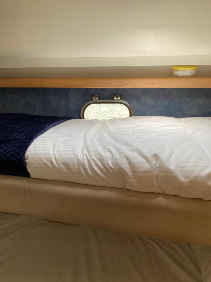 Entire Boat At St Katherine Docks 2 Available Select Using Room Options لندن المظهر الخارجي الصورة