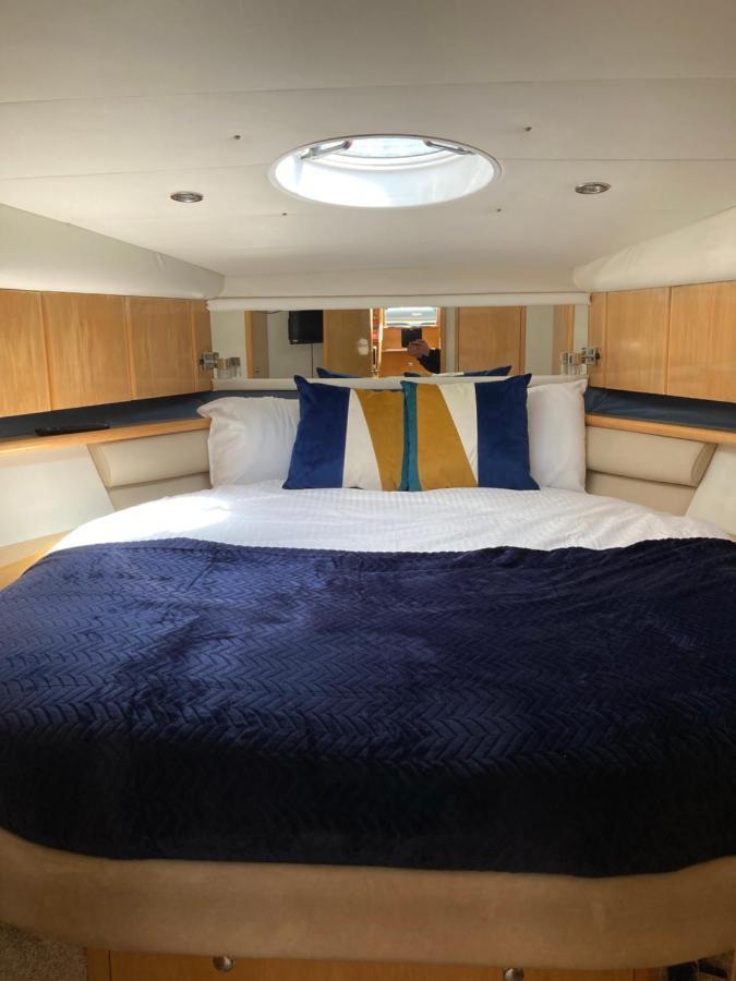 Entire Boat At St Katherine Docks 2 Available Select Using Room Options لندن المظهر الخارجي الصورة