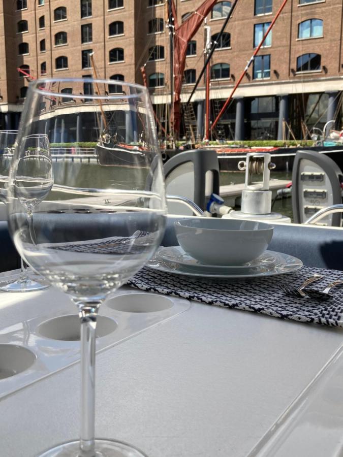 Entire Boat At St Katherine Docks 2 Available Select Using Room Options لندن المظهر الخارجي الصورة