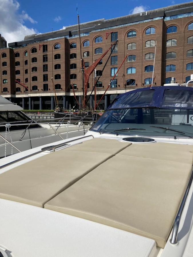Entire Boat At St Katherine Docks 2 Available Select Using Room Options لندن المظهر الخارجي الصورة