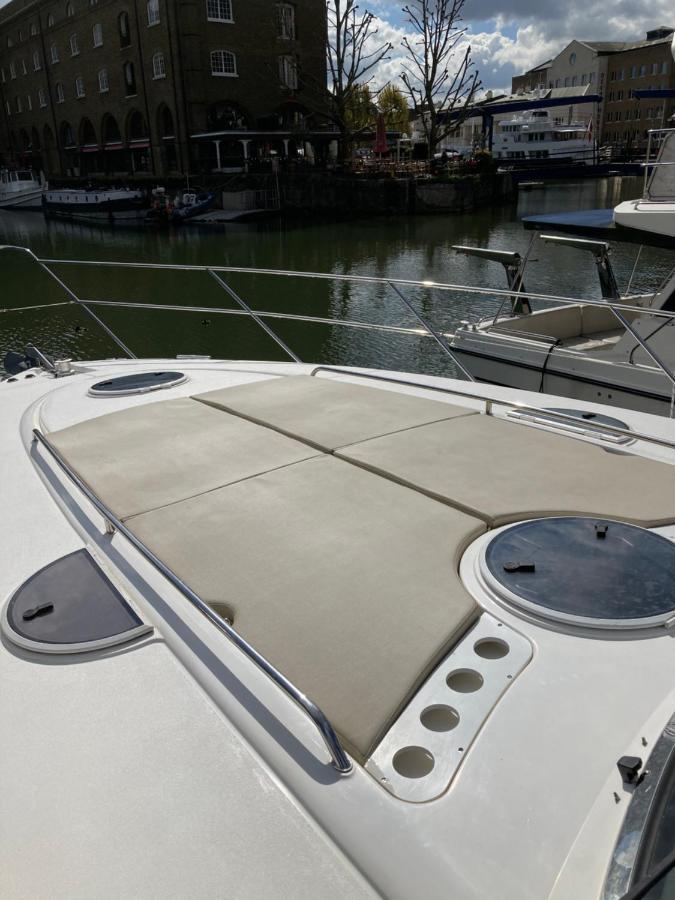 Entire Boat At St Katherine Docks 2 Available Select Using Room Options لندن المظهر الخارجي الصورة