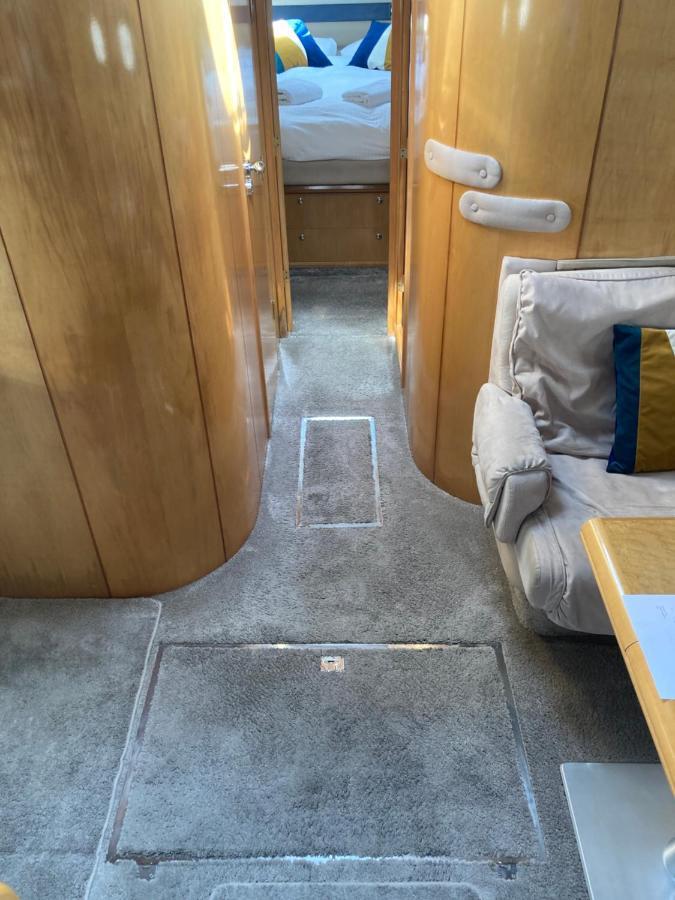 Entire Boat At St Katherine Docks 2 Available Select Using Room Options لندن المظهر الخارجي الصورة