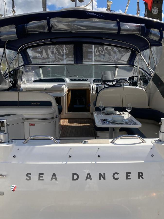 Entire Boat At St Katherine Docks 2 Available Select Using Room Options لندن المظهر الخارجي الصورة