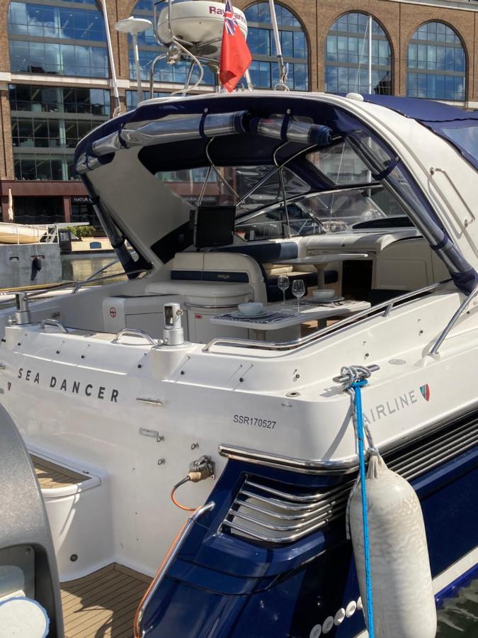 Entire Boat At St Katherine Docks 2 Available Select Using Room Options لندن المظهر الخارجي الصورة