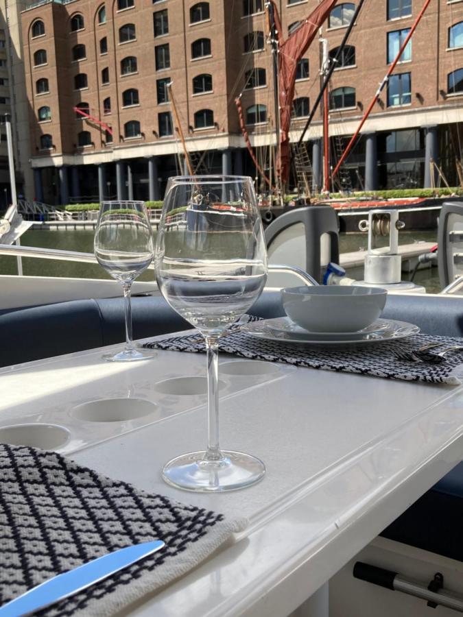 Entire Boat At St Katherine Docks 2 Available Select Using Room Options لندن المظهر الخارجي الصورة