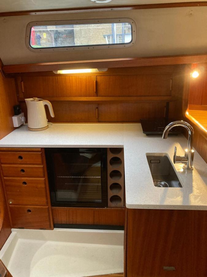 Entire Boat At St Katherine Docks 2 Available Select Using Room Options لندن المظهر الخارجي الصورة