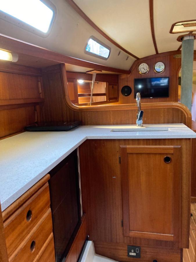 Entire Boat At St Katherine Docks 2 Available Select Using Room Options لندن المظهر الخارجي الصورة