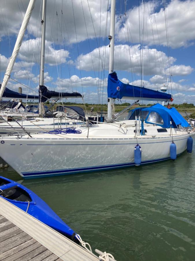 Entire Boat At St Katherine Docks 2 Available Select Using Room Options لندن المظهر الخارجي الصورة
