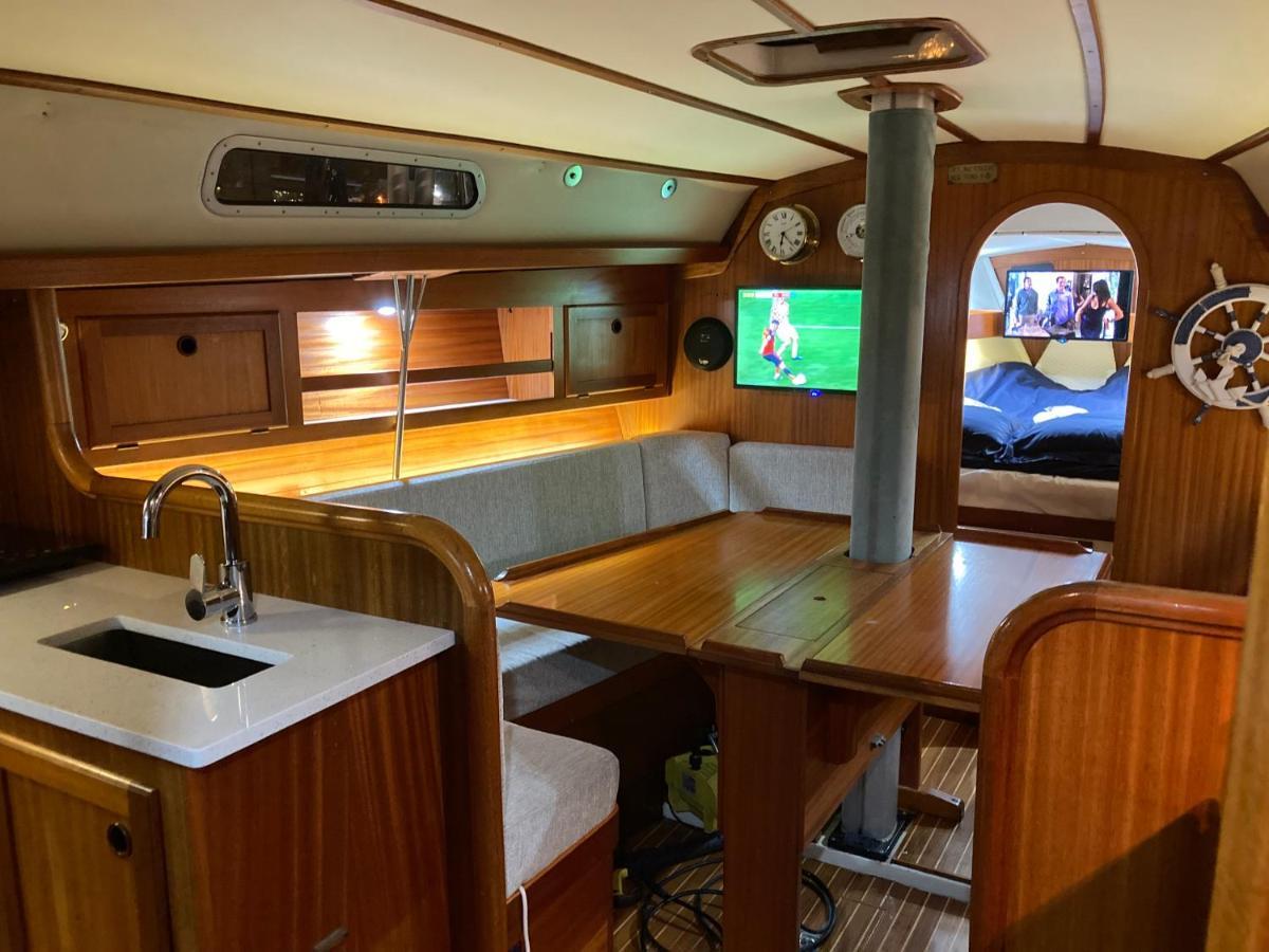 Entire Boat At St Katherine Docks 2 Available Select Using Room Options لندن المظهر الخارجي الصورة