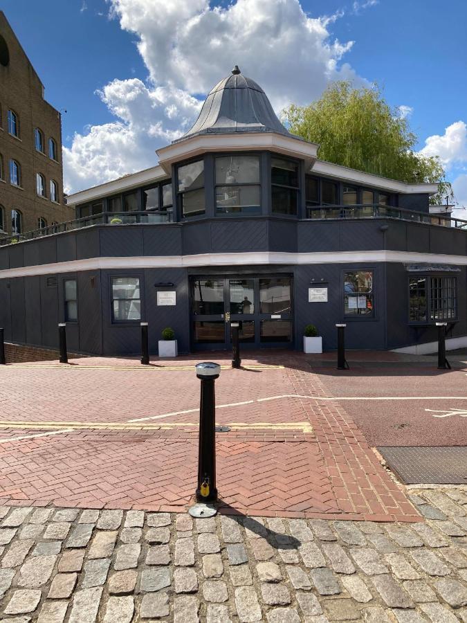 Entire Boat At St Katherine Docks 2 Available Select Using Room Options لندن المظهر الخارجي الصورة