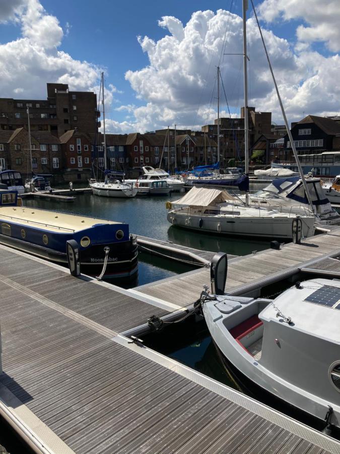 Entire Boat At St Katherine Docks 2 Available Select Using Room Options لندن المظهر الخارجي الصورة