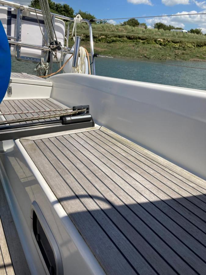 Entire Boat At St Katherine Docks 2 Available Select Using Room Options لندن المظهر الخارجي الصورة