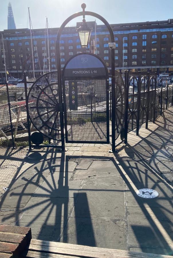 Entire Boat At St Katherine Docks 2 Available Select Using Room Options لندن المظهر الخارجي الصورة