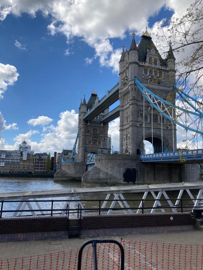 Entire Boat At St Katherine Docks 2 Available Select Using Room Options لندن المظهر الخارجي الصورة