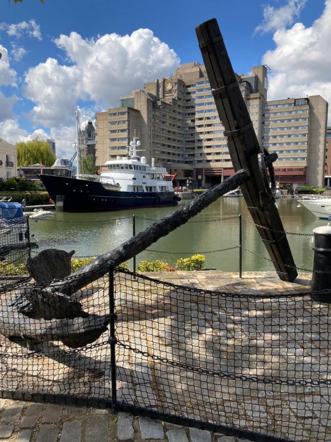 Entire Boat At St Katherine Docks 2 Available Select Using Room Options لندن المظهر الخارجي الصورة