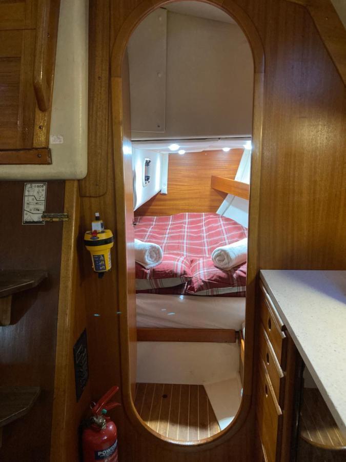 Entire Boat At St Katherine Docks 2 Available Select Using Room Options لندن المظهر الخارجي الصورة